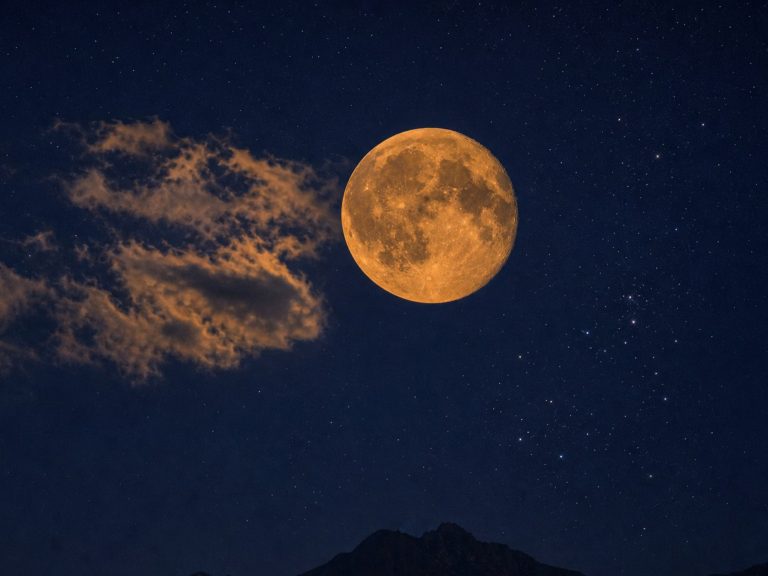 이날 올라온 달 사진